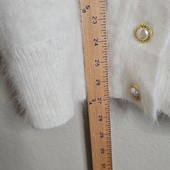 True Vintage 80s Angora Cream Sweater Cardigan 3D Floral, Pearl Gold Buttons - Picture 11 of 12